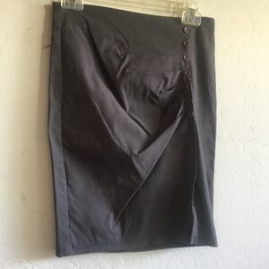 Windsor gray spandex pencil skirt with side decorative buttons. M